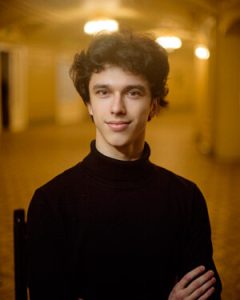 Портрет КАРЄВ Андрій