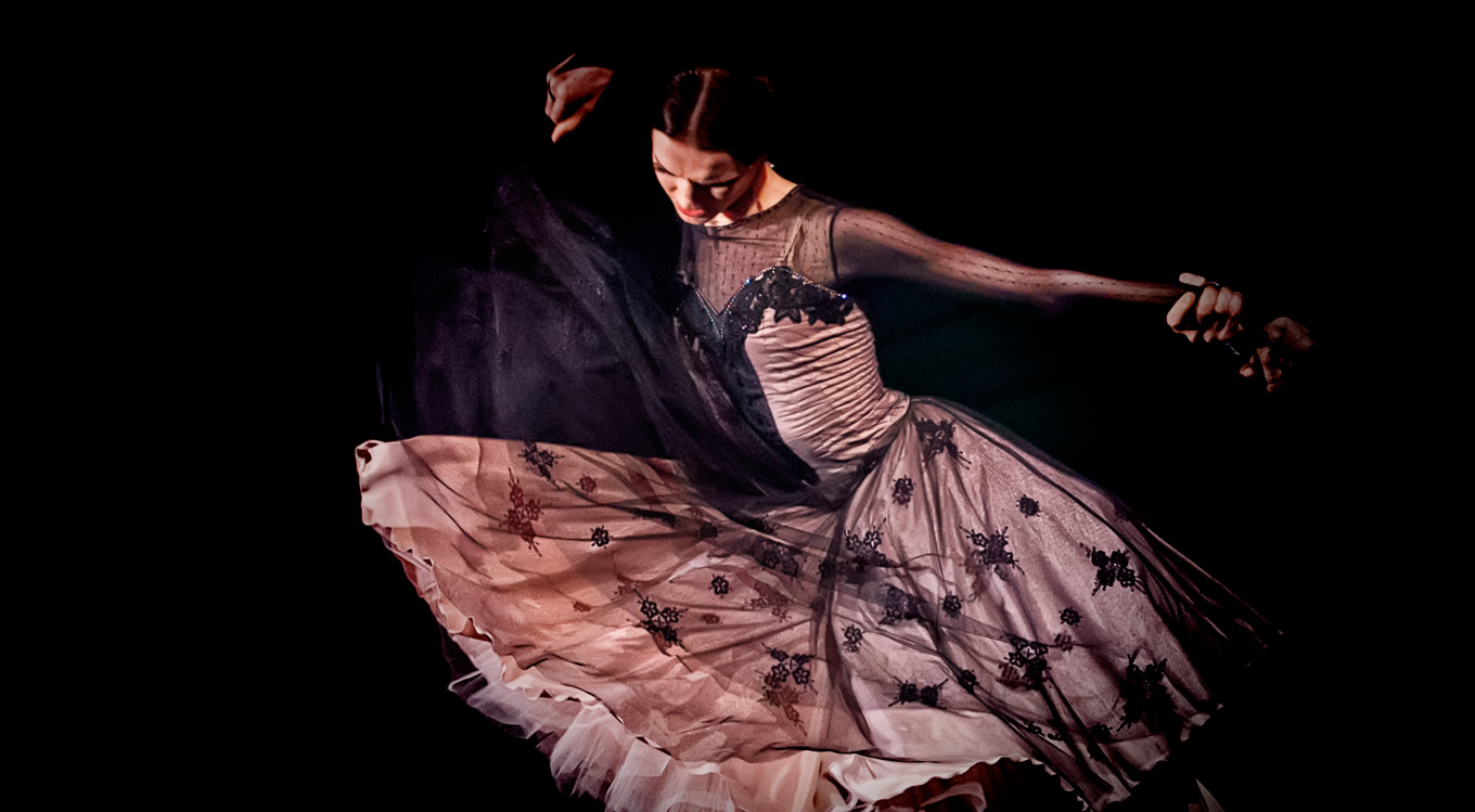 Дама з камеліями